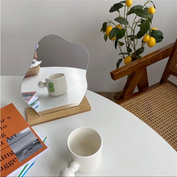 NEW! Irregular/curvy vanity makeup mirror - Picture 7 of 10